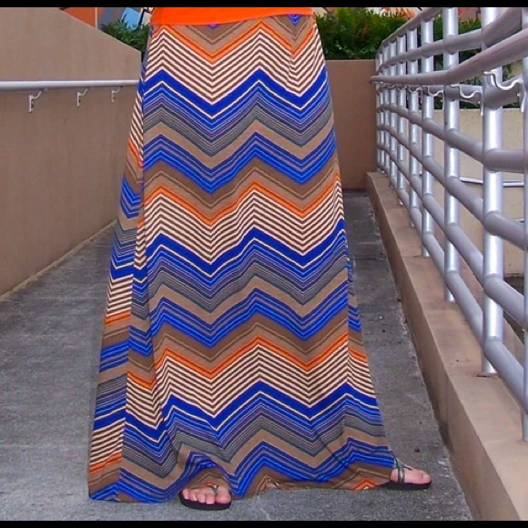 Zig zag Maxi skirt - Picture 1 of 3